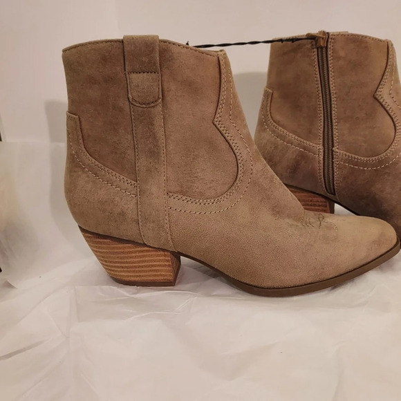 DV by Dolce Vita "Poker" Taupe Brown Western Ankle Booties in Size 9 - Picture 4 of 11